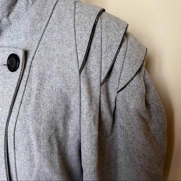 VINTAGE | Long woollen coat with shoulder and sleeve details | Size 14 - Picture 2 of 16